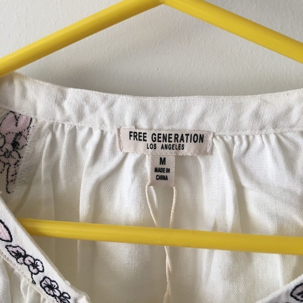 Free Generation Blouse NWT size M - Picture 2 of 6